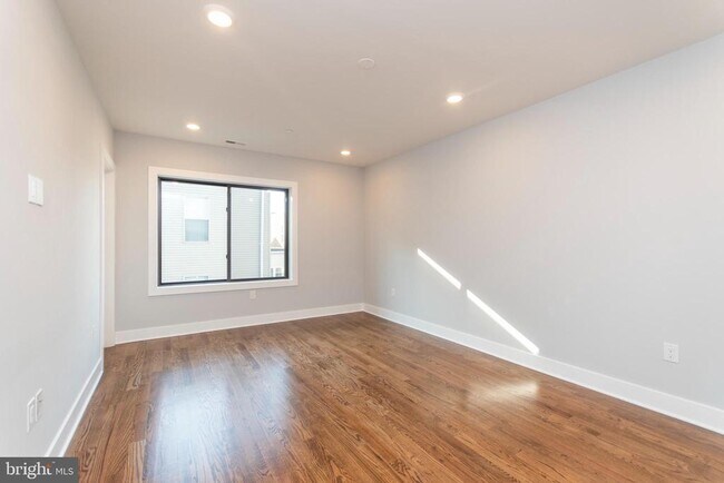 Building Photo - 812 N Uber St