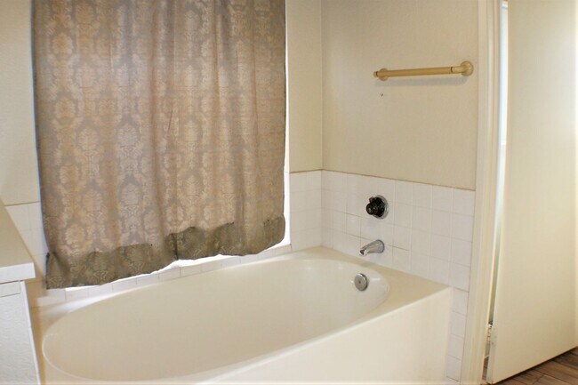 Building Photo - 25740 Rosebay Ct