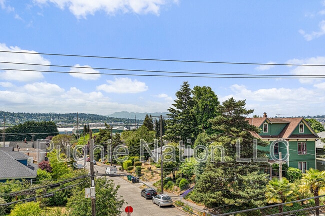 Building Photo - 4142 3rd Ave NW
