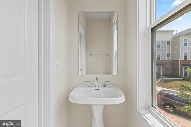 Building Photo - 42394 Pale Iris Terrace