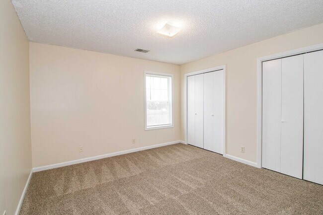 Building Photo - 402 E St