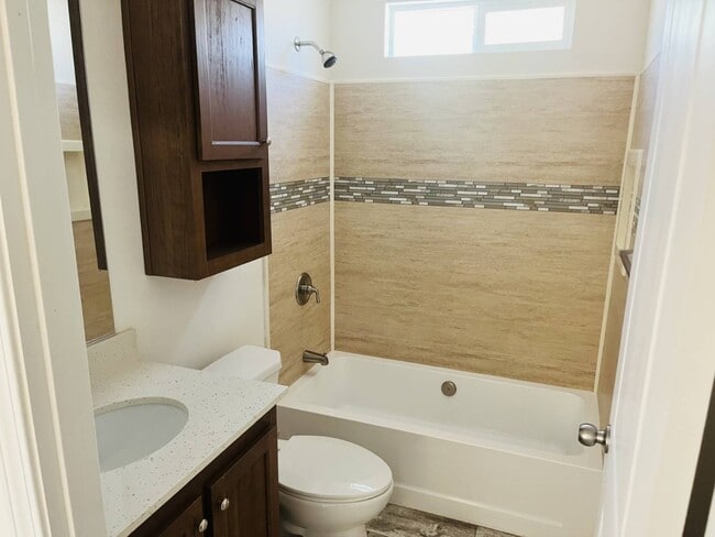 Building Photo - 541 E Sullivan St