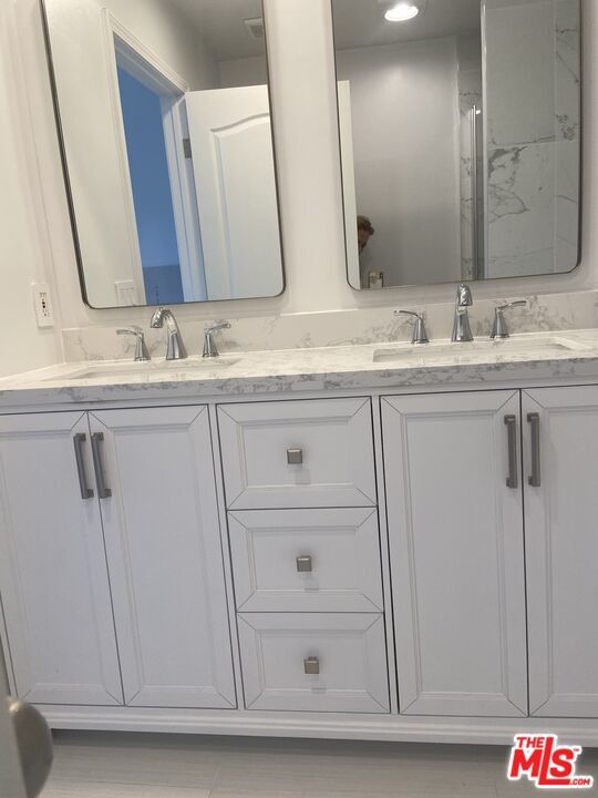 Building Photo - 435 Arnaz Dr