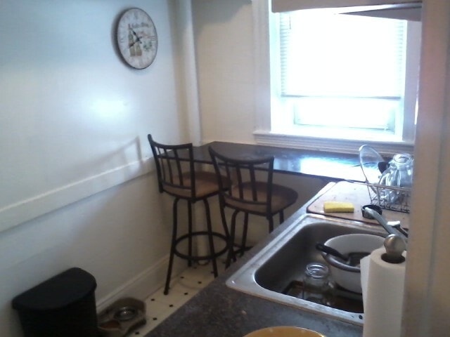 Building Photo - 61 Park Dr