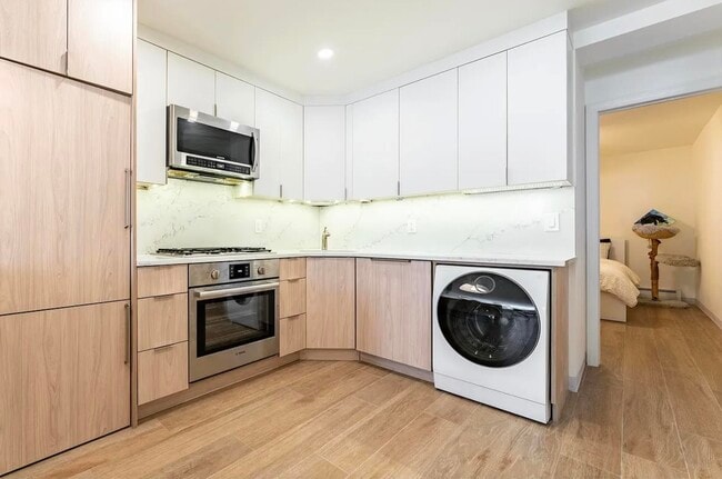 Building Photo - 109 Coles St