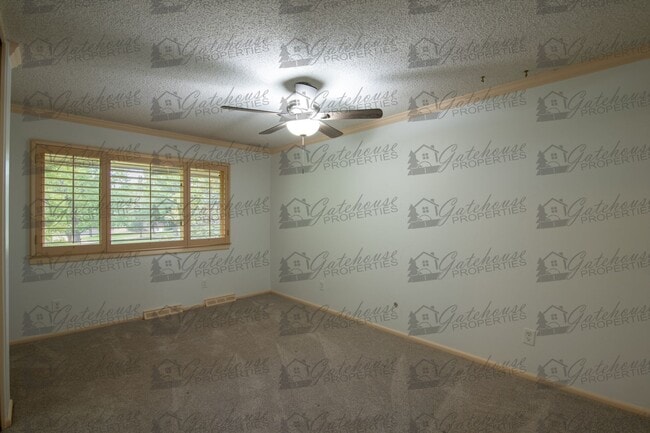 Building Photo - 3342 S Oneida Way