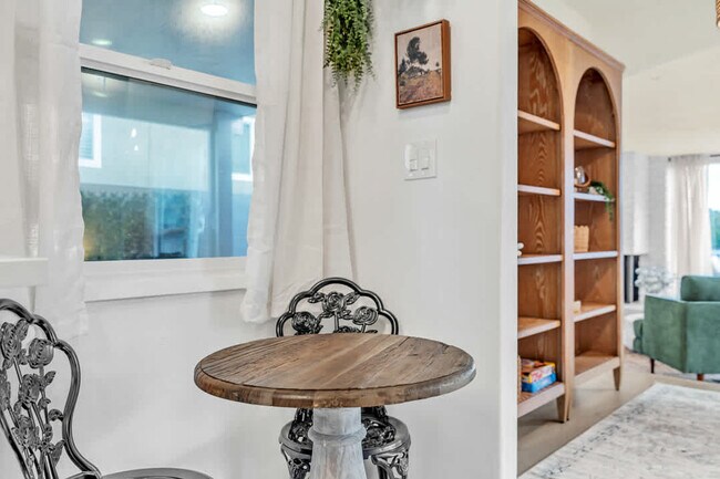 Building Photo - 4853 Twain Ave