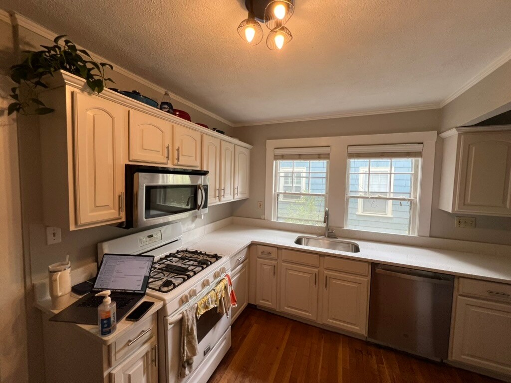 Building Photo - 30 Roseway St
