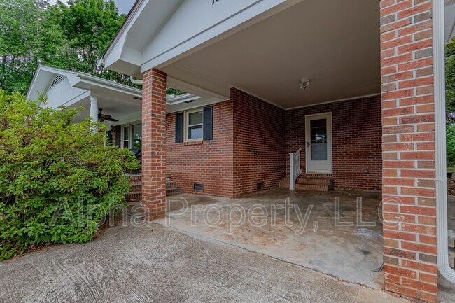 Building Photo - 109 Roberts Cir