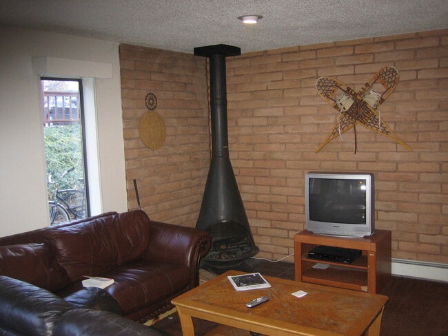 Building Photo - Peace & Quiet in West Boulder, 2nd & Spruc...