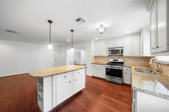 Building Photo - 2226 Droxford Dr