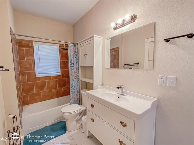 Building Photo - 2807 Russell Ave