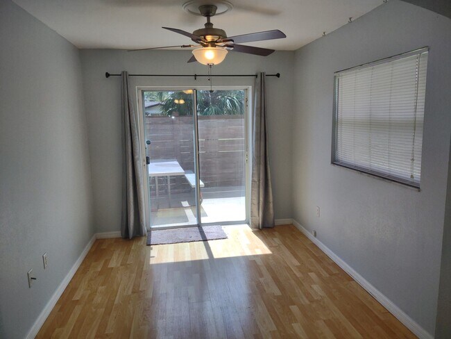 Building Photo - 405 N Willow Ave