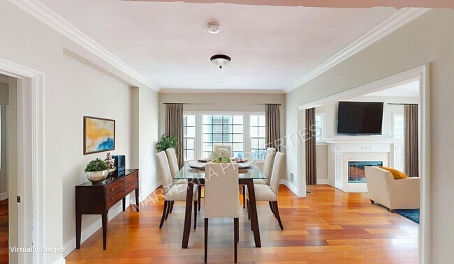 Building Photo - Charming 4-Bedroom Home in Wilshire Park HPOZ – Private Decks, Backyard & Garage!