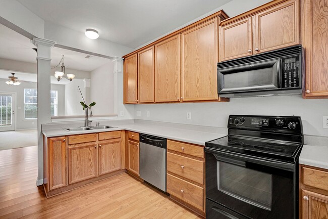 Building Photo - Cute and cozy townhome in Camden Park