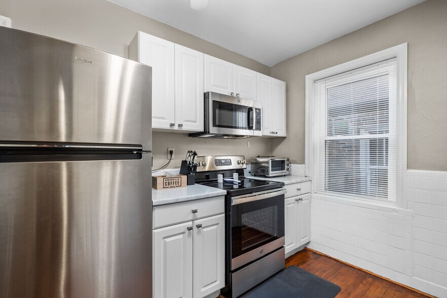 Building Photo - 6251 Odell St