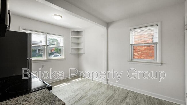 Building Photo - 1074 Moran Ave