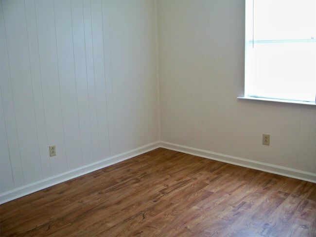 Building Photo - 210 Shipman Rd