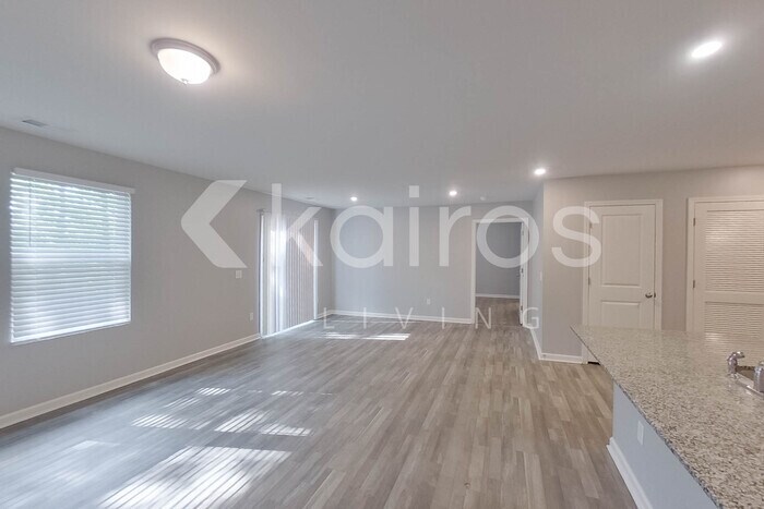 Building Photo - 2509 Upland Cir SE