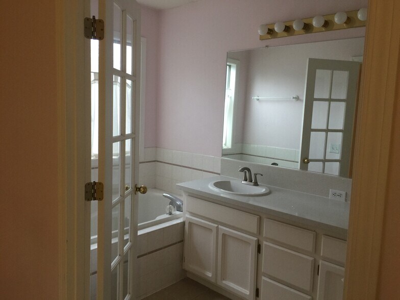 Building Photo - 15442 Partridge Dr