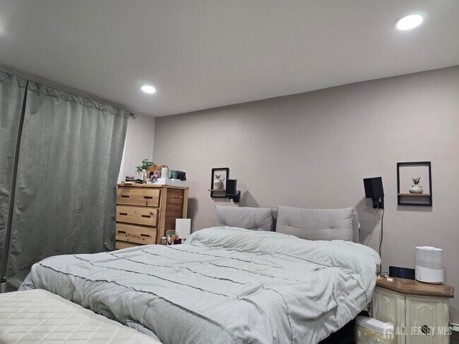 Building Photo - 83 John St