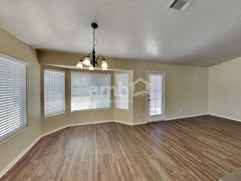 Building Photo - 3537 E Murrieta Rd