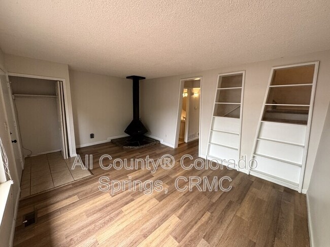 Building Photo - 1138 Delaware Dr