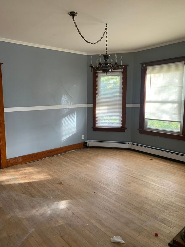 Building Photo - 255 Vrooman Ave