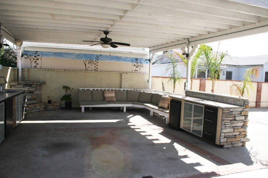 Building Photo - 6037 Comey Ave