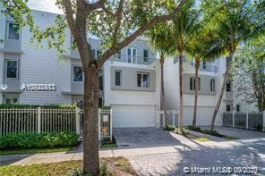 Building Photo - 302 NE 8th Ave