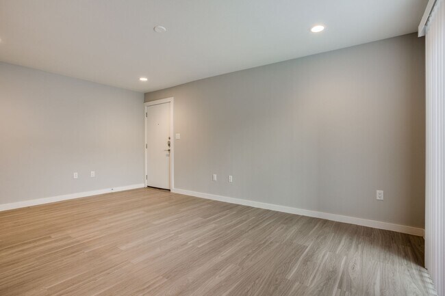 Building Photo - Look and Lease ?Come live with us at Trousdale in Apt 250! Luxury one-bedroom for $1299 (13 lease...