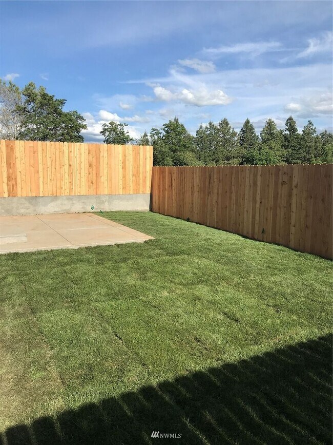 Building Photo - 3-Bedroom Home with Garage and Fenced Yard...