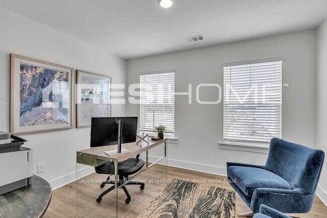 Building Photo - 13 Southport Cir