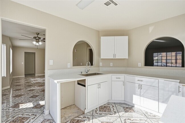 Building Photo - 808 Majestic Rock Cir
