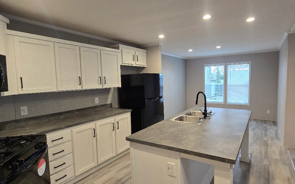 Building Photo - 49477 Au Lac Dr E