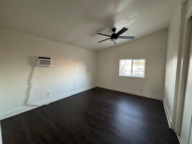 Building Photo - ***Gorgeous Home with a huge yard *** Ready for the ideal Family