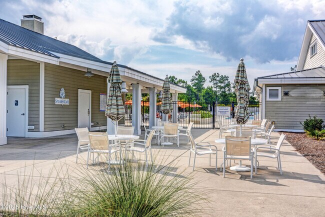 Building Photo - 3253 Gardenwood Dr