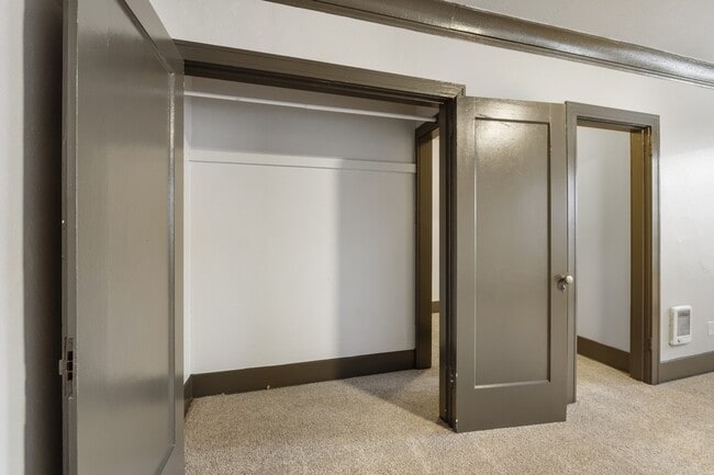 Building Photo - 16 N Broadway St