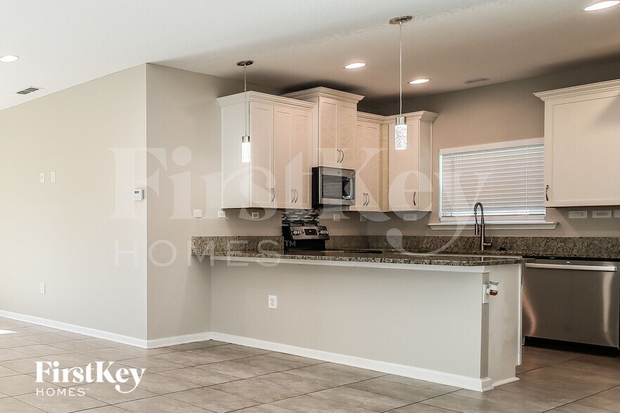 Building Photo - 15402 Turkoman Cir