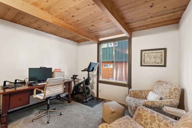 Building Photo - 7639 Forest Glen Dr