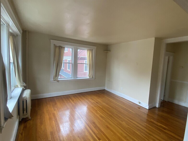 Building Photo - 10 Agassiz St