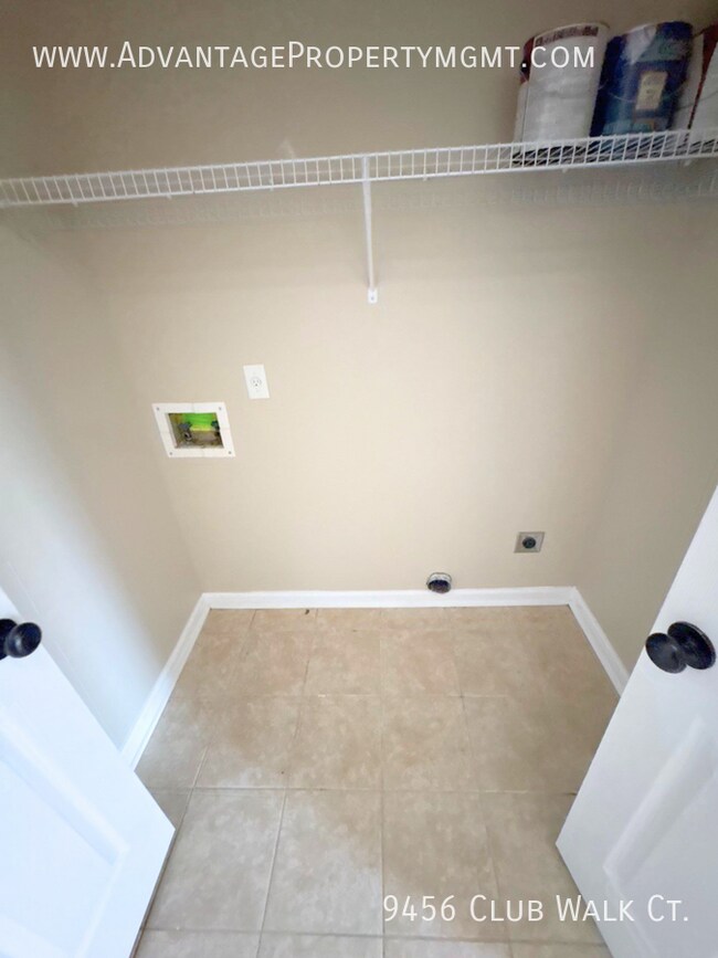 Building Photo - 9456 Club Walk Ct