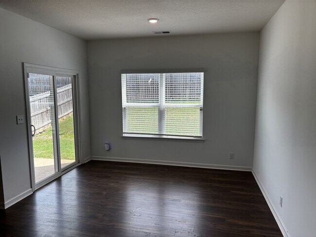 Building Photo - 2732 Minuteman Ln