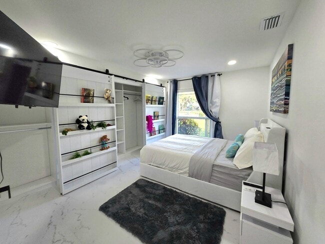 Building Photo - 12231 Areaca Dr