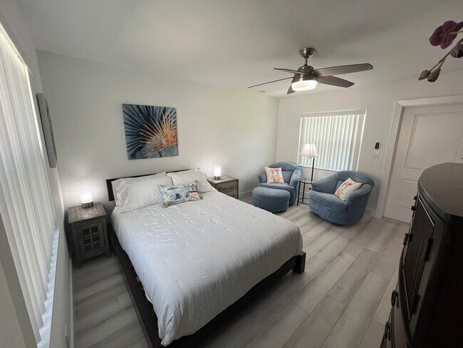 Building Photo - 2060 NE 1st St