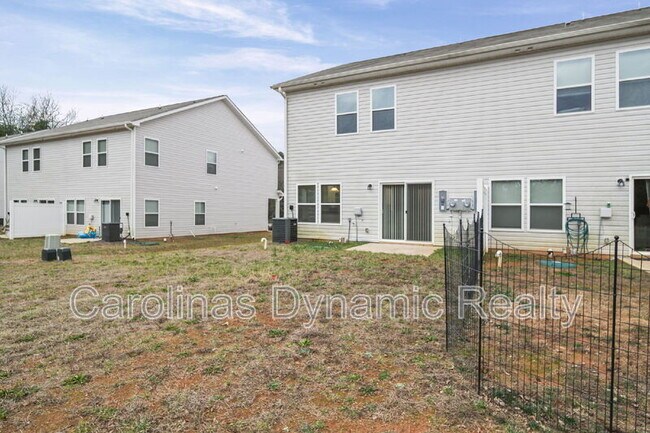 Building Photo - 916 S Battleground Ave