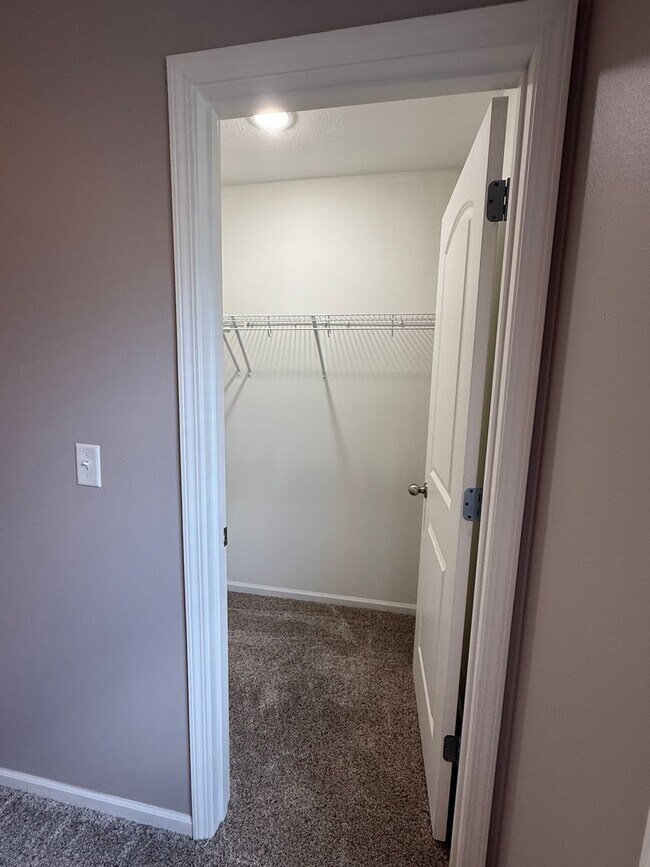 Building Photo - NEWLY REDESIGNED 4BR Basement home!!!!