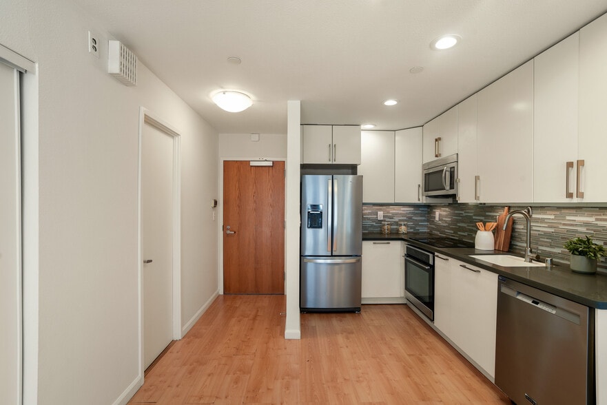 Building Photo - 1 Daniel Burnham Court