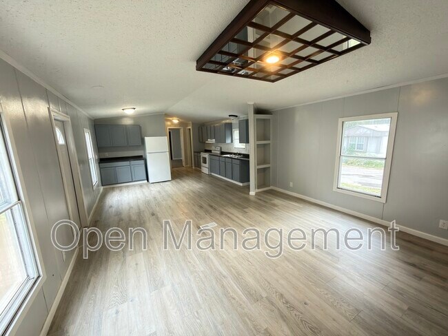 Building Photo - 2710 N Farm Rd 137