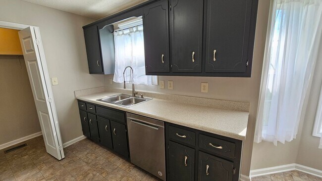 Building Photo - 938 Lindsey Dr